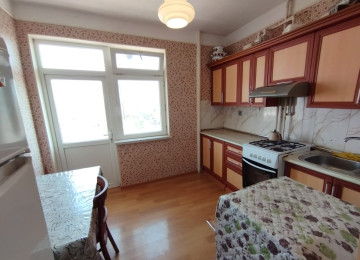 Razin, Bakıxanovda 4 otaqlı mənzil Lahiyə: - kiyev Mərtəbə: