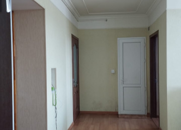 Razin, Bakıxanovda 4 otaqlı mənzil Lahiyə: - kiyev Mərtəbə: