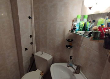 Razin, Bakıxanovda 4 otaqlı mənzil Lahiyə: - kiyev Mərtəbə: