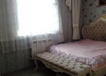 Abşeron rayonu Xırdalan şəhərinin mərkəzində 2 mərtəbəli 4