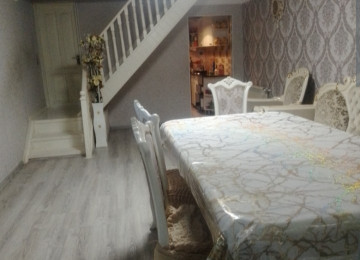 Abşeron rayonu Xırdalan şəhərinin mərkəzində 2 mərtəbəli 4