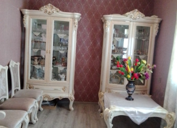 Abşeron rayonu Xırdalan şəhərinin mərkəzində 2 mərtəbəli 4