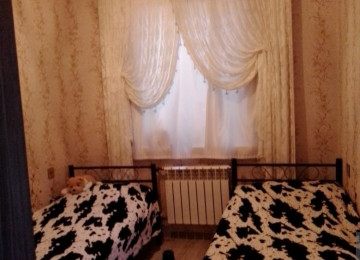 Abşeron rayonu Xırdalan şəhərinin mərkəzində 2 mərtəbəli 4