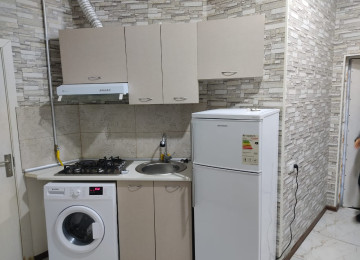 Ev Xırdalanin mərkəzində Heydər Parkının yaxınlığında