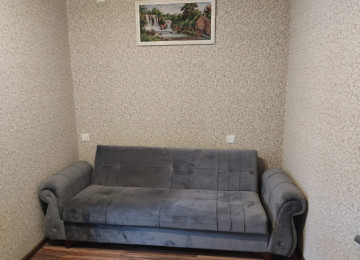 Ev Xırdalanin mərkəzində Heydər Parkının yaxınlığında