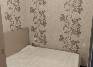 Ev Xırdalanin mərkəzində Heydər Parkının yaxınlığında