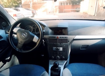 Salam Opel Astra 2005 model satılır hər bir şeyi işlək