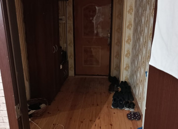 Xırdalanda 7 nömrəli məktəbin yanında 1 otaqlı mənzil