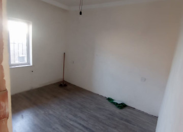 Masazirda 569 marşrutun yolunda 6 nomreli mektebe yaxındır