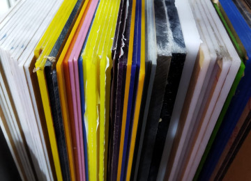 Orqsteklo satışı. Ölçüləri 1.22 x 1.83m Qalınlıqları: 1,5mm