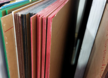 Orqsteklo satışı. Ölçüləri 1.22 x 1.83m Qalınlıqları: 1,5mm