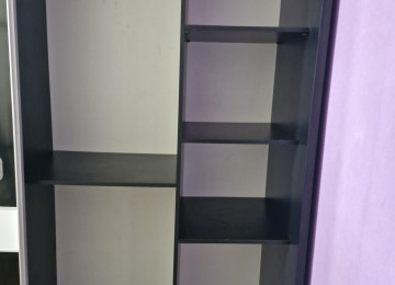 Qara ağ rəngdə şəkildə gorunduyu kimi geniş içlikli