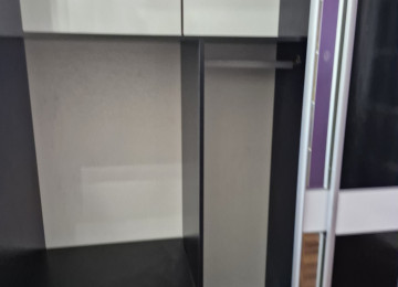 Qara ağ rəngdə şəkildə gorunduyu kimi geniş içlikli