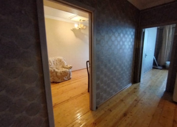 Xlrdalan 3 sayll tam orta mektebin yanl Tələbələr ve az