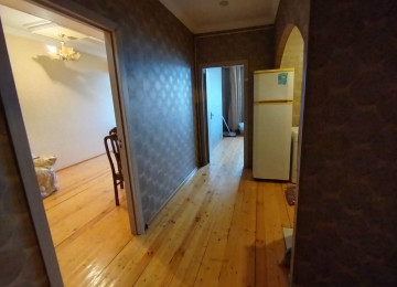 Xlrdalan 3 sayll tam orta mektebin yanl Tələbələr ve az