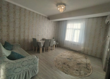 Ev xırdalan şəhəri Heydər Əliyev prospektində yerləşir.