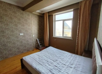 Xlrdalan 3 sayll tam orta mektebin yanl Tələbələr ve az