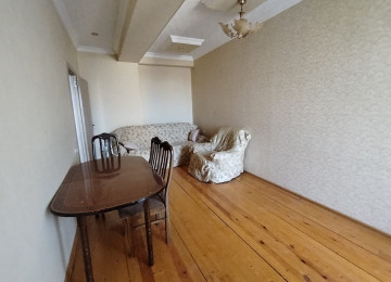 Xlrdalan 3 sayll tam orta mektebin yanl Tələbələr ve az