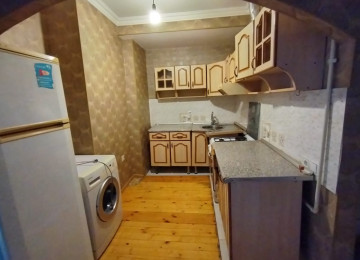 Xlrdalan 3 sayll tam orta mektebin yanl Tələbələr ve az