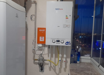 Ev Xırdalanda 10 nömrəli məktəb və Abşeron mərkəzi