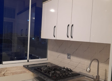 Ev Xırdalanda 10 nömrəli məktəb və Abşeron mərkəzi