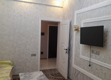 Ev Xırdalanda 10 nömrəli məktəb və Abşeron mərkəzi