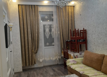 Ev Xırdalanda 10 nömrəli məktəb və Abşeron mərkəzi