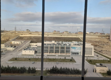 Ev Xırdalanda 10 nömrəli məktəb və Abşeron mərkəzi