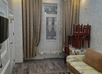 Ev Xırdalanda 10 nömrəli məktəb və Abşeron mərkəzi