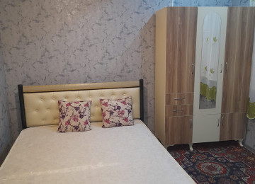 Ev Xırdalanda 10 nömrəli məktəb və Abşeron mərkəzi