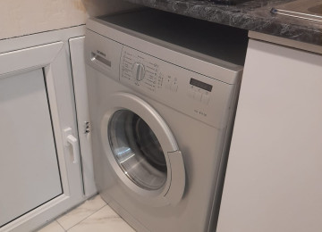 Ev Xırdalanda 10 nömrəli məktəb və Abşeron mərkəzi