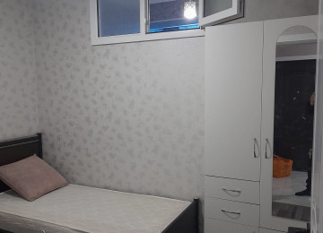 Ev Xırdalanda 10 nömrəli məktəb və Abşeron mərkəzi