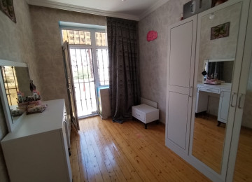 Xlrdalada AAAF PARK terefde olan 3 otaq heyet evi 2