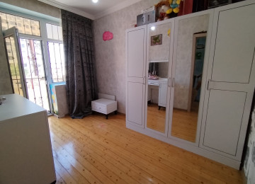 Xlrdalada AAAF PARK terefde olan 3 otaq heyet evi 2