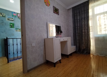 Xlrdalada AAAF PARK terefde olan 3 otaq heyet evi 2