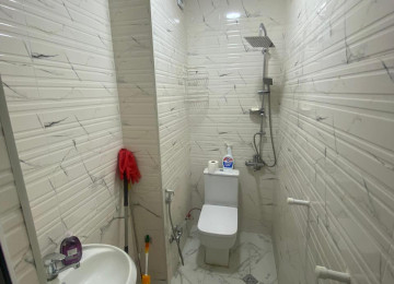 Herbir seraiti var Qaz Su Isiq daimidir. Elave su çəni var.