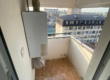 Herbir seraiti var Qaz Su Isiq daimidir. Elave su çəni var.