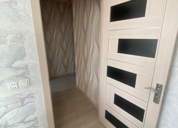 Herbir seraiti var Qaz Su Isiq daimidir. Elave su çəni var.