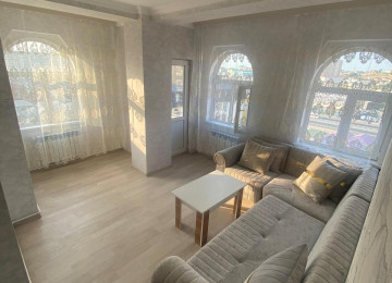 Herbir seraiti var Qaz Su Isiq daimidir. Elave su çəni var.