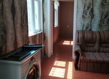 Ev kirayə verilir uzun müddətlik. Xaiş olunur 2-3 aylıq