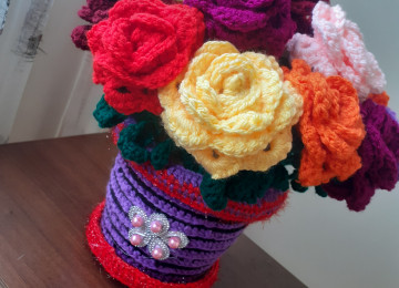 Elde saplarla toxuyuram.Her dibcekde 17gul var..Sunide olsa