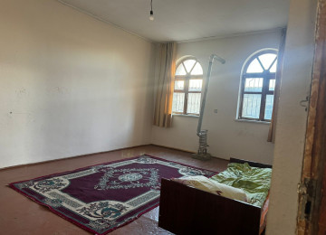 Xlrdalan kurqun yaxlql 4 otaq normal temir 90kv 400 azn