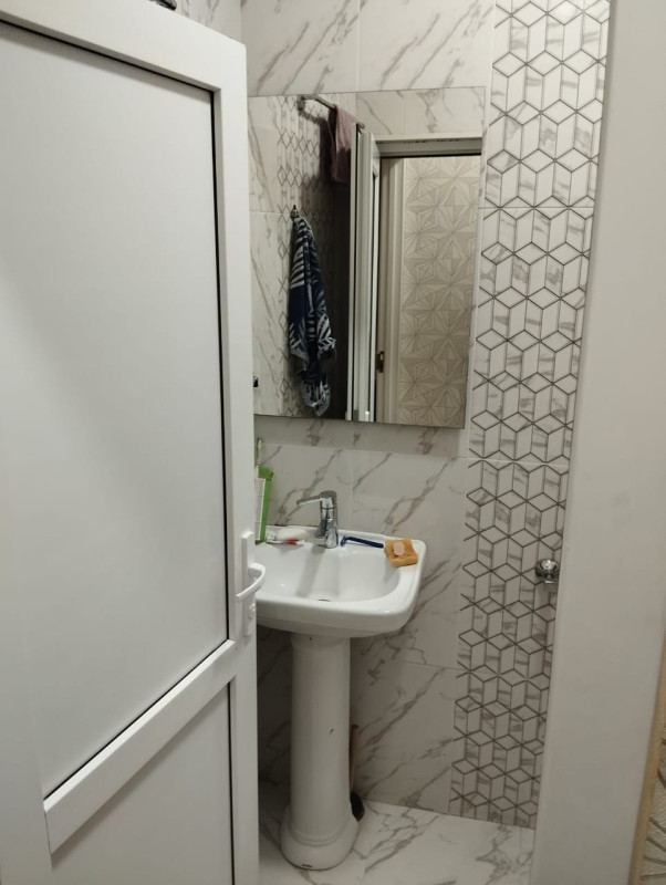 2 otaq menzil satllr Mənzil xırdalanda olan xəmsə palacın və 119 N marşurutun