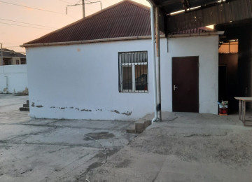 Zengezur sadliq sarayi ile uzbe uz 250m icerde Anbar kiraye