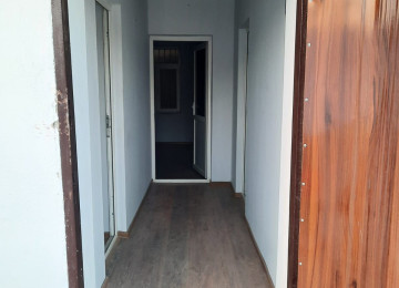 Zengezur sadliq sarayi ile uzbe uz 250m icerde Anbar kiraye