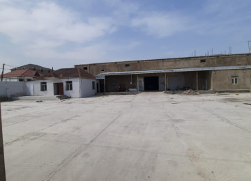 Zengezur sadliq sarayi ile uzbe uz 250m icerde Anbar kiraye