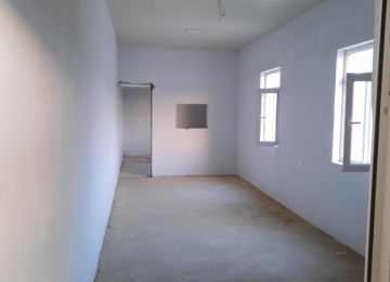 Zengezur sadliq sarayi ile uzbe uz 250m icerde Anbar kiraye