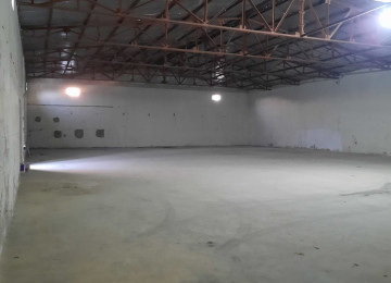 Zengezur sadliq sarayi ile uzbe uz 250m icerde Anbar kiraye