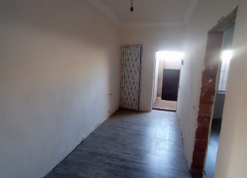 Masazirda 2 otaqli 65 kv 1 mertebeli temirli marşruta 50