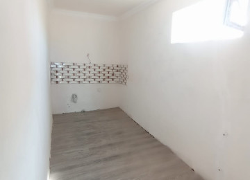 Masazirda 2 otaqli 65 kv 1 mertebeli temirli marşruta 50